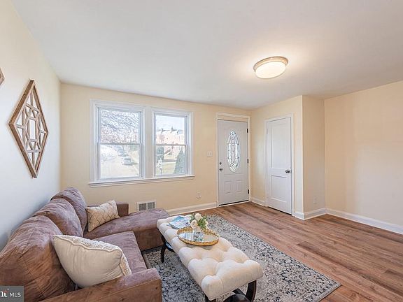 4th image of 3521 Woodstock Ave