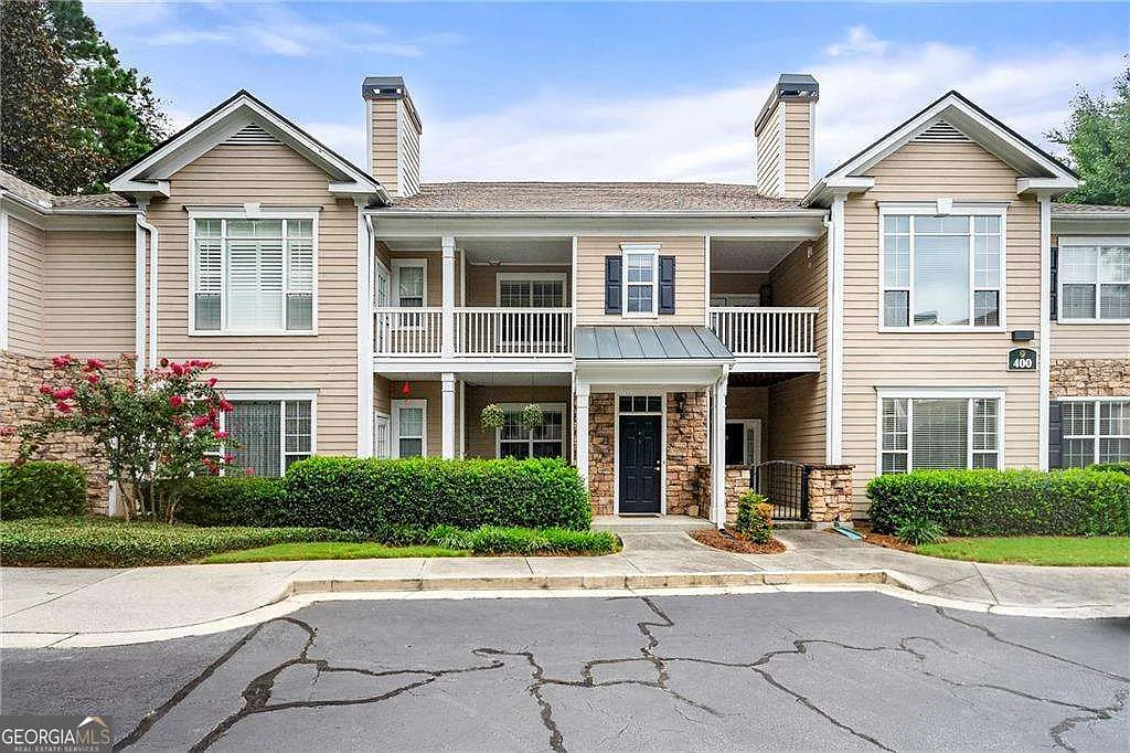 2 bed, 1.0 bath, 1136 sqft, $2,000 — Photo 1