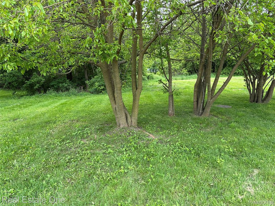2nd image of 119 W Kennett Rd