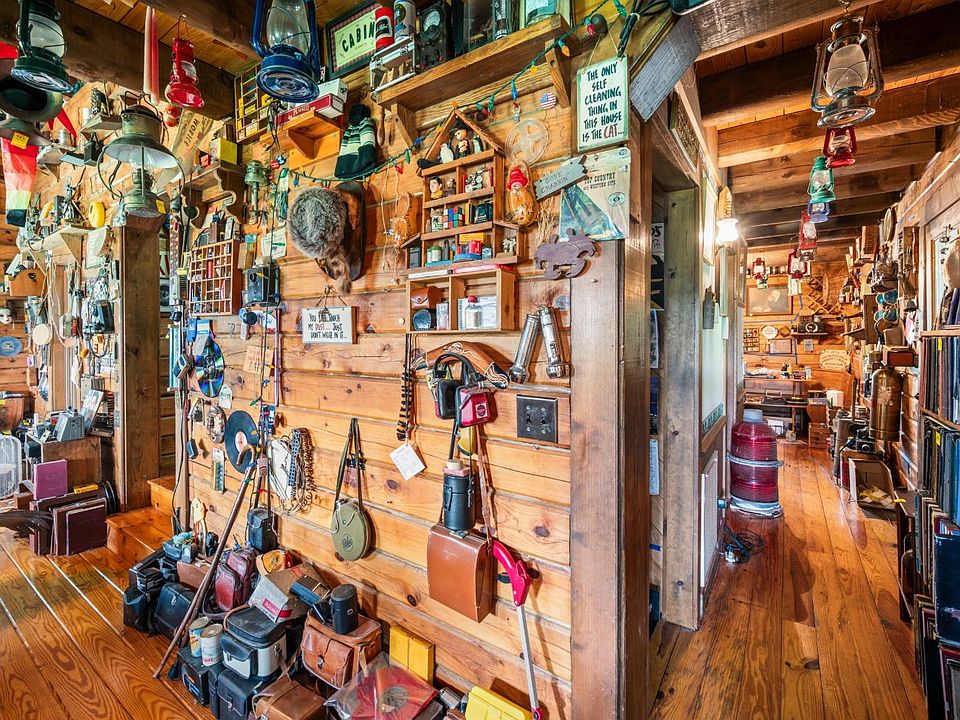 16th image of 7631 Bear Creek Rd