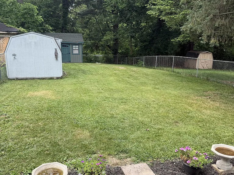 271 W Ridge St — Photo 3