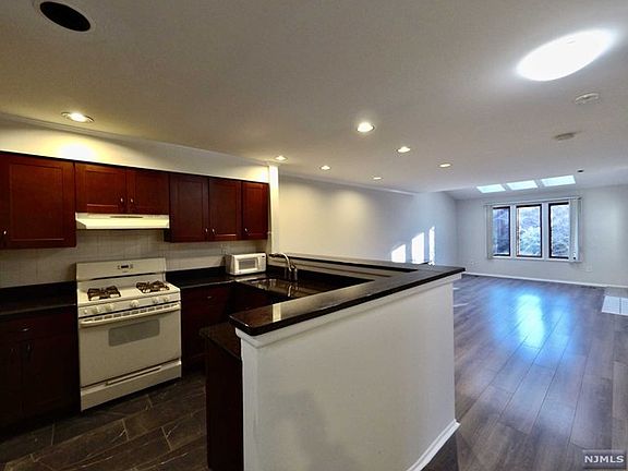 3rd image of 796 Spinnaker Ct Unit 796
