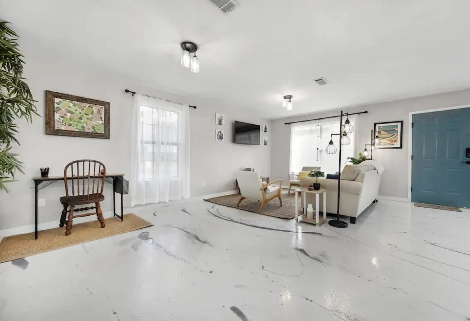 2 bed, 1.0 bath, 1044 sqft, $2,642 — Photo 1