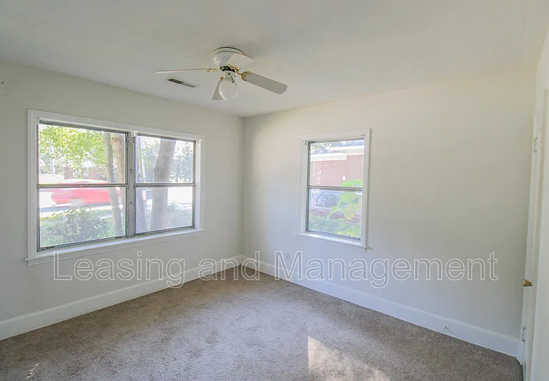 2104 Maybank Hwy — Photo 8