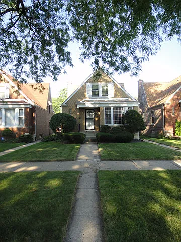 8345 S Prairie Ave photo 1