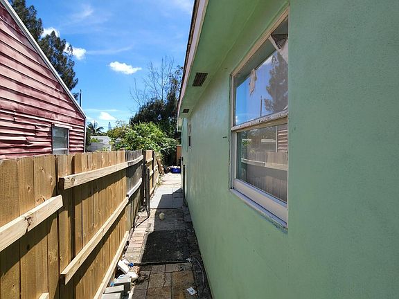 5th image of 722 S B Street