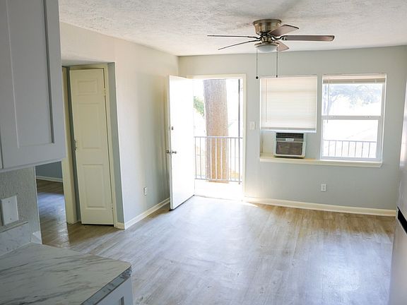 4th image of 909 Yorkshire St APT 7