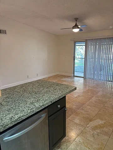 2 bed, 1000 sqft, $2,300 — Photo 4