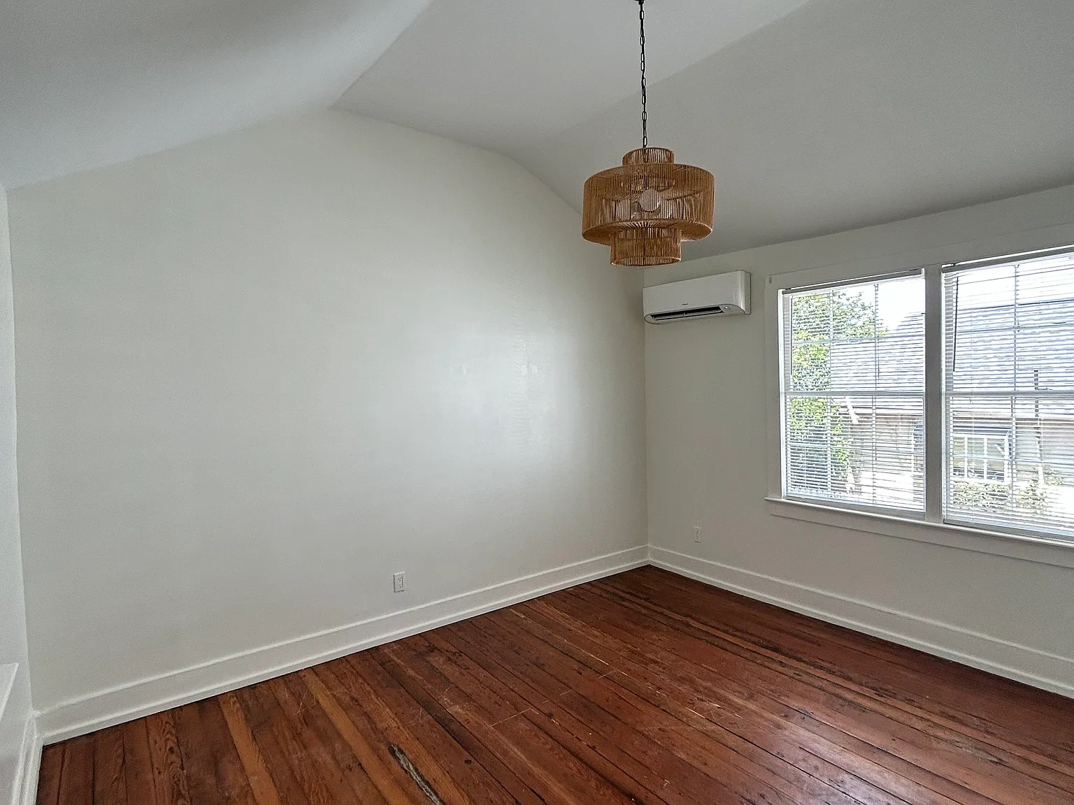 2 bed, 1000 sqft, $2,245 — Photo 3