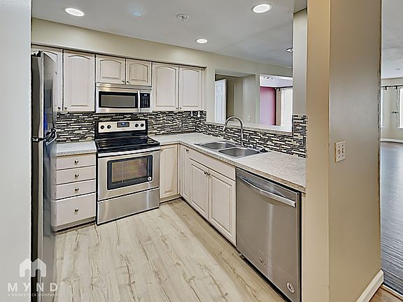 3rd image of 2530 15th Ave W APT 501