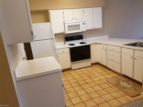 5th image of 8609 Scenicview Dr #N-203
