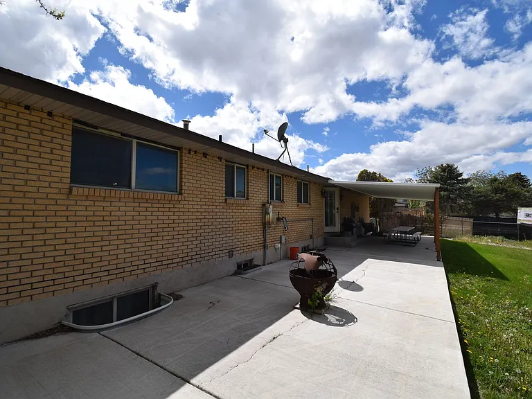 3638 W Jasmine St — Photo 40
