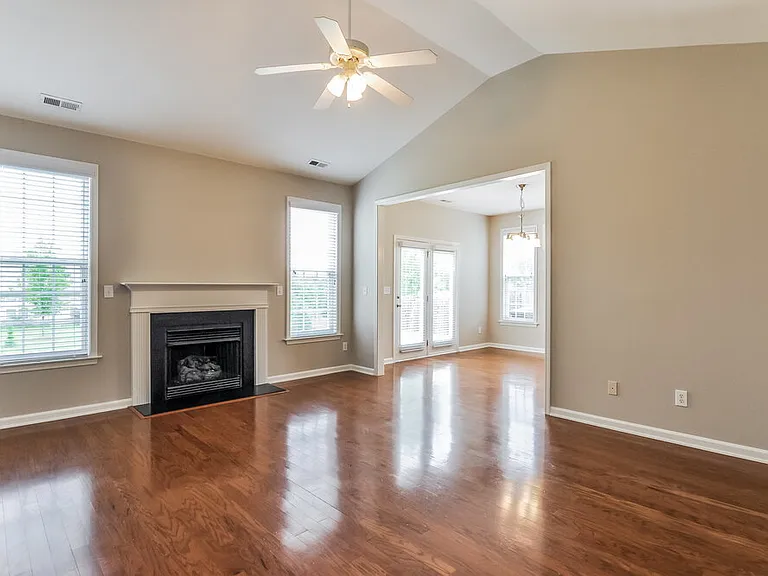 607 Bellefont Ct — Photo 2