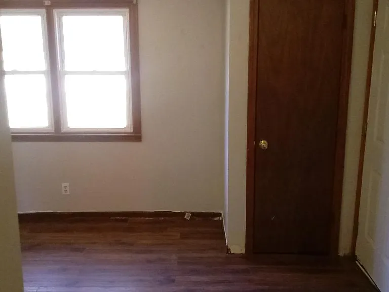 204 S Madison St — Photo 6