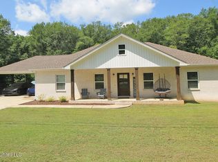 2720 Dogwood Ln, Moss Point, MS 39562