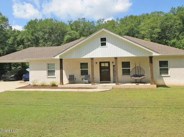 2720 Dogwood Ln, Moss Point, MS 39562