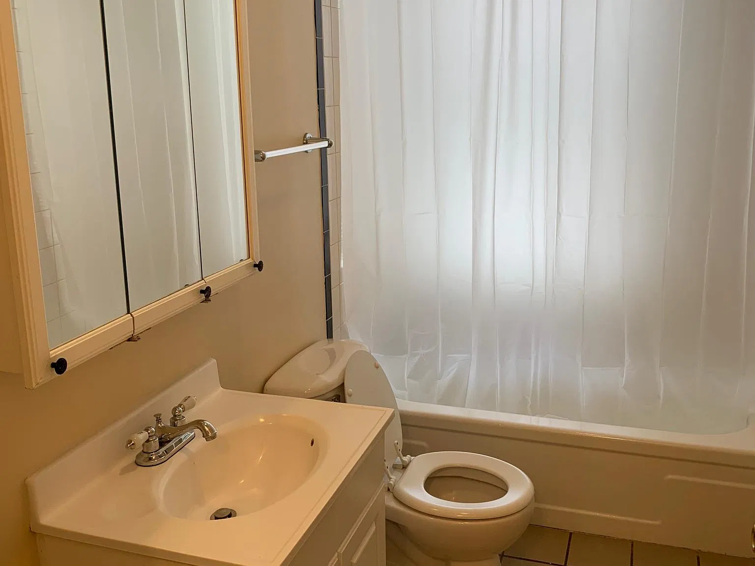 Studio, $795 — Photo 2