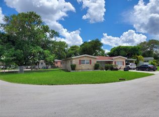 2310 Bermuda Dr, Hollywood, FL 33023