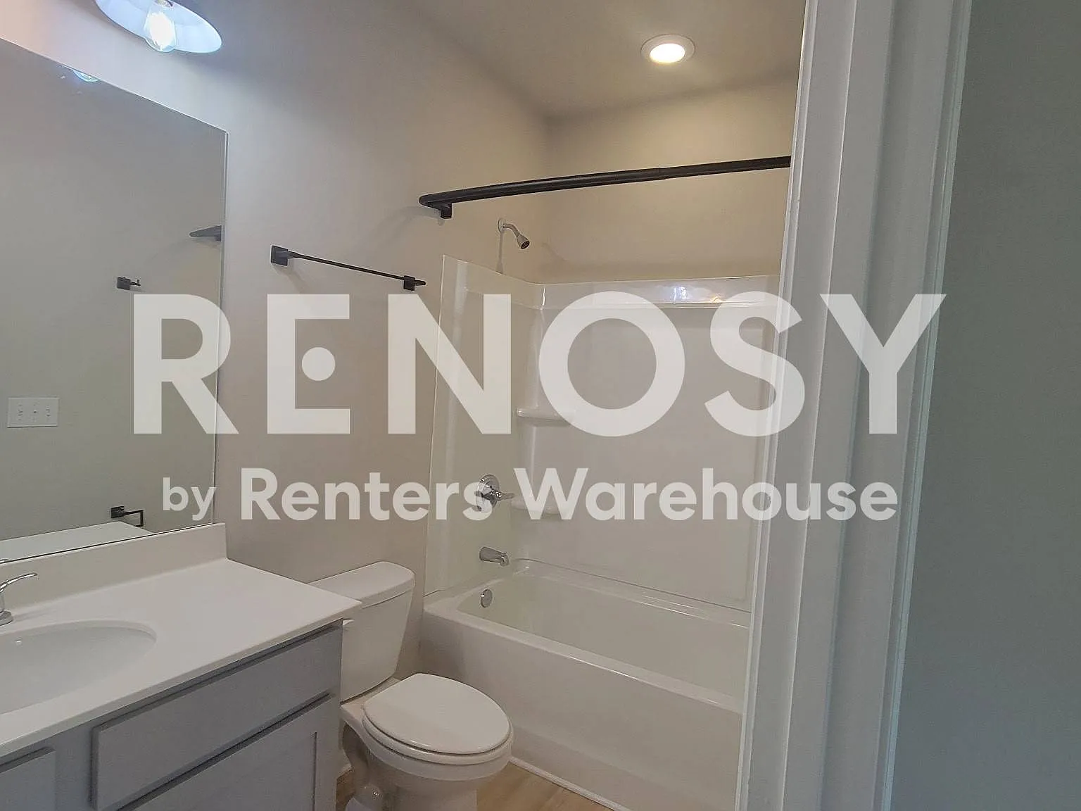 Beautiful 3 Bedroom 3.5 Bathroom with 3 Levels In Historic College Park! — Photo 3