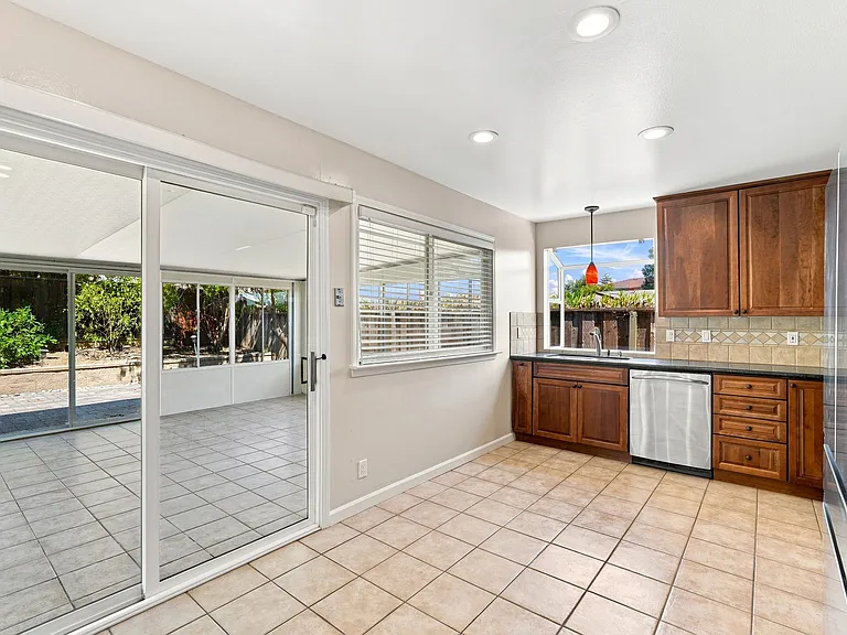 522 Lanning Ct — Photo 8