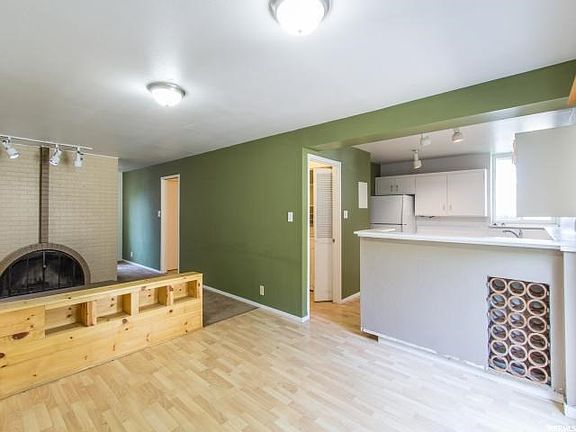 5th image of 3511 E Summer Hill Dr