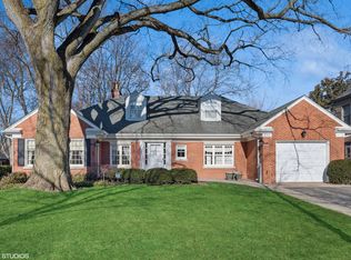 133 Abingdon Ave, Kenilworth, IL 60043