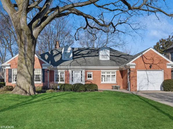 133 Abingdon Ave, Kenilworth, IL 60043