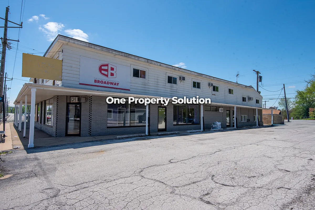 Building Photo - 5284 Broadway St #2G
