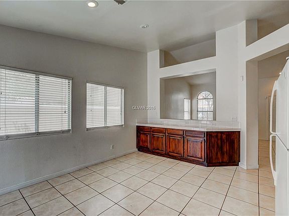 4th image of 1059 Menands Ave