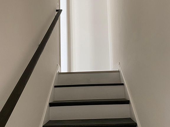 5th image of 10329 Summit Ave #B