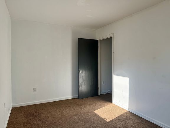 3rd image of 1 Jacqueline St APT 2
