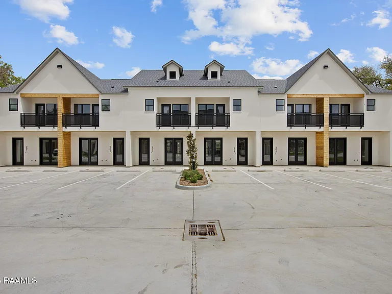 1510 Kaliste Saloom Rd #203 — Photo 3