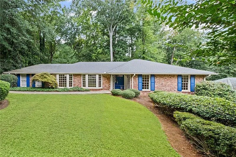 6 bed, 4.5 bath, 2246 sqft, $5,400 — Photo 1