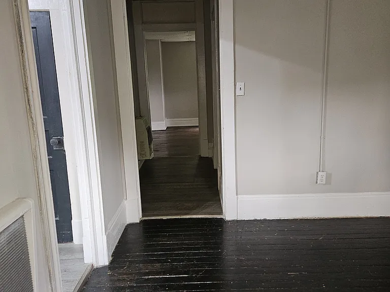 602 W 6th St #C — Photo 5