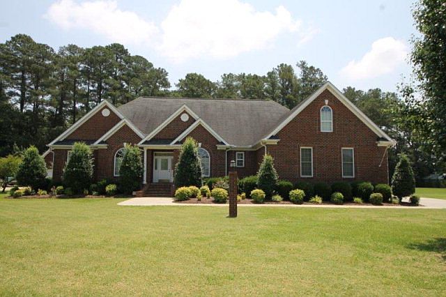 1st image of 208 Hyde Park Dr