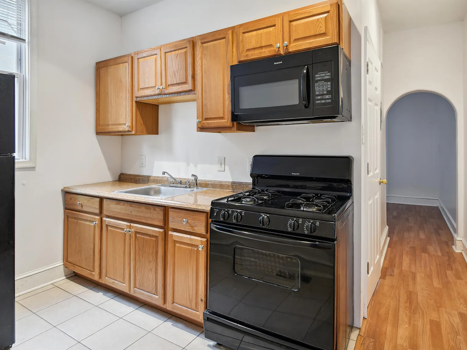 1 bed, 748 sqft, $1,000 — Photo 4