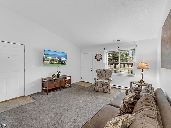 3rd image of 35255 Greenwich Ave