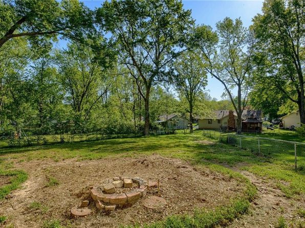 901 Dunwich Dr, Liberty, MO 64068