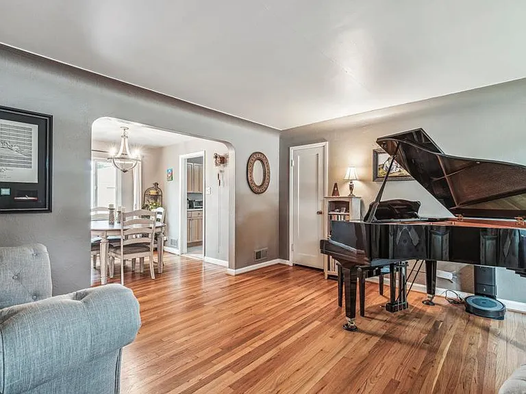 2975 Ivy St — Photo 3