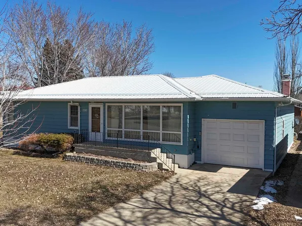 118 6th Ave NE, Kenmare, ND 58746