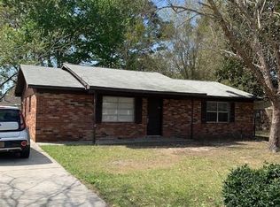 235 Deerwood Dr, Hinesville, GA 31313