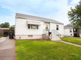 1402 E Circle Dr, Mccook, NE 69001
