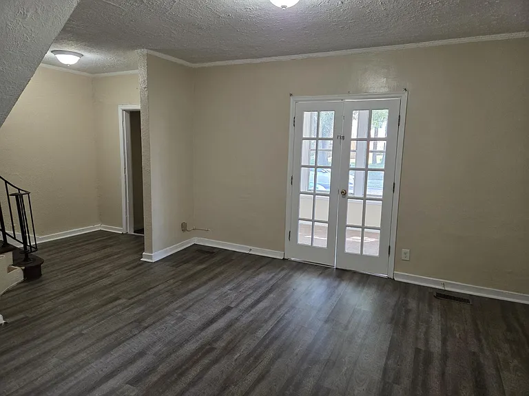 1347 Thomas Ave N — Photo 9