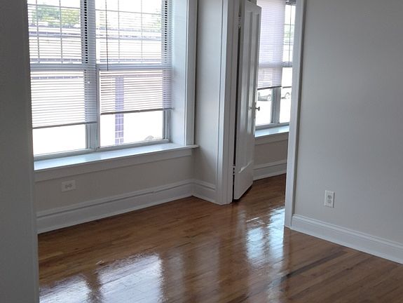 2nd image of 6324 Cermak Rd APT 2