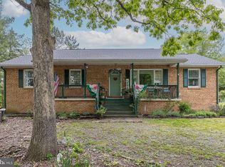 602 Lakeview Dr, Cross Junction, VA 22625