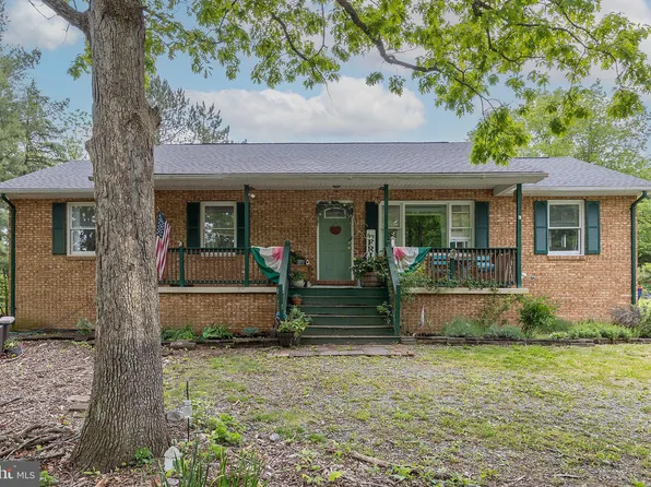 602 Lakeview Dr, Cross Junction, VA 22625