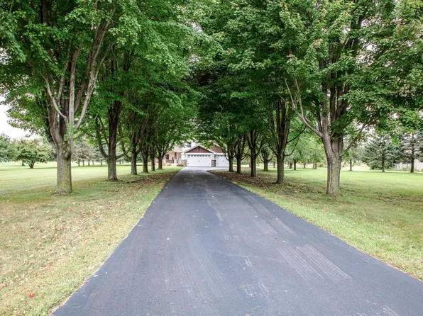 966 Florence Ln, Hudson, WI 54016