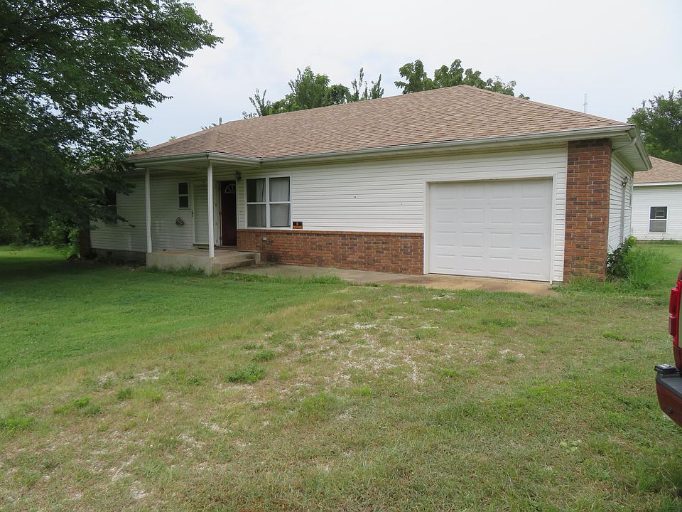 1st image of 411 E 330th Road