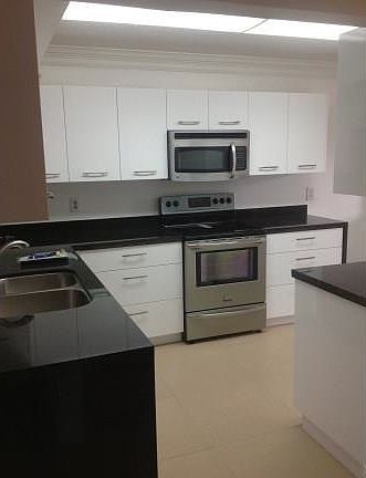 5th image of 2205 NW 37th Ave #2