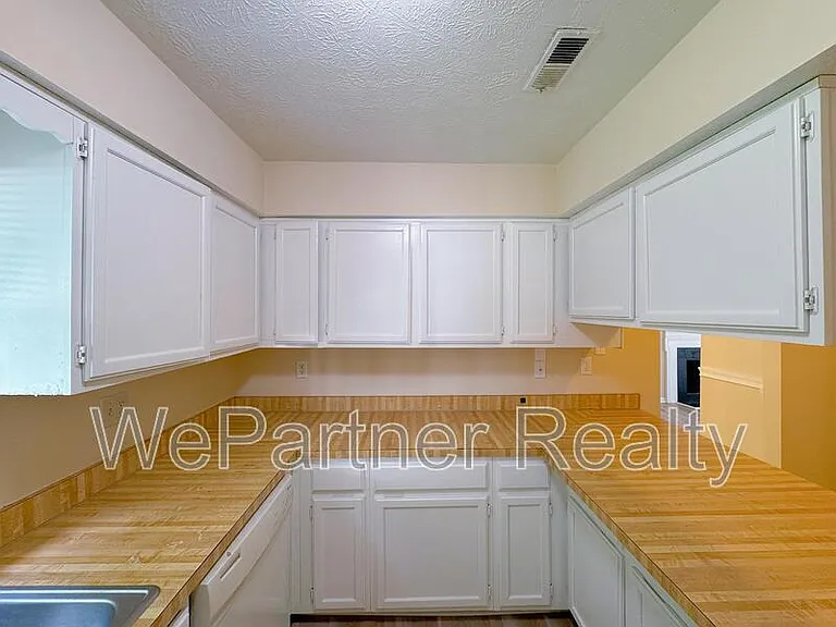 5332 Winslow Xing — Photo 10
